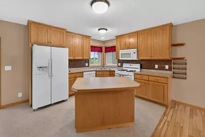 806 Marion Street SE, Isanti, MN 55040 - Photo 5