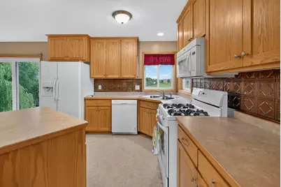 806 Marion Street SE, Isanti, MN 55040 - Photo 3