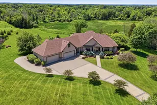 22720 Sweeney Ln, Lakeville, MN 55044 - Photo 5