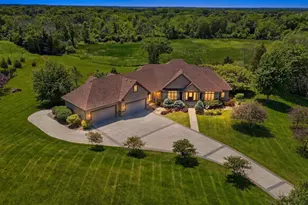 22720 Sweeney Ln, Lakeville, MN 55044 - Photo 3