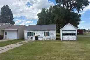 522 E 2nd St N, Truman, MN 56088 - Photo 1