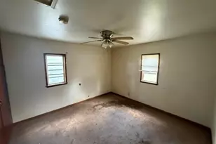 522 E 2nd St N, Truman, MN 56088 - Photo 9
