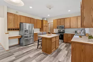 547 Abbey Way, Mendota Heights, MN 55120 - Photo 3