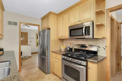 539 Frontenac Place, Saint Paul, MN 55104 - Photo 9