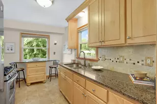 539 Frontenac Pl, Saint Paul, MN 55104 - Photo 7