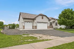 29661 Shoreview Cir, Lindstrom, MN 55045 - Photo 3