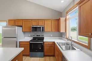 1559 Dublin Ct, Shakopee, MN 55379 - Photo 11