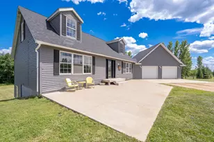 38653 Woodview Cir, Le Center, MN 56057 - Photo 3