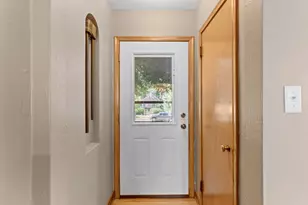2081 Jefferson Ave, Saint Paul, MN 55105 - Photo 3