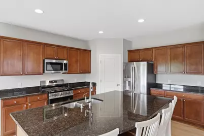 15652 Eddy Creek Way, Apple Valley, MN 55124 - Photo 9