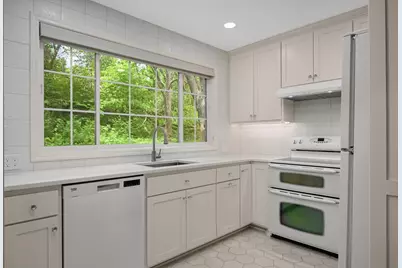 624 Pleasant Street, Excelsior, MN 55331 - Photo 7