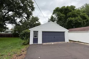 1051 Burke Ave W, Roseville, MN 55113 - Photo 19