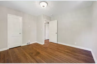 1051 Burke Avenue W, Roseville, MN 55113 - Photo 11