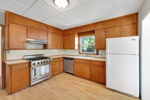 1051 Burke Ave W, Roseville, MN 55113 - Photo 7