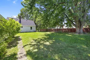 1051 Burke Ave W, Roseville, MN 55113 - Photo 27