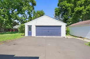 1051 Burke Ave W, Roseville, MN 55113 - Photo 25