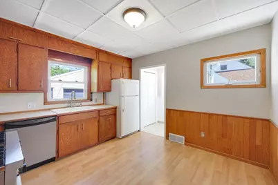 1051 Burke Avenue W, Roseville, MN 55113 - Photo 9
