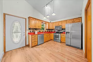 1041 River Dr, River Falls, WI 54022 - Photo 9