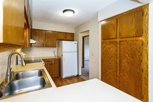 10375 Balsam Ln, Eden Prairie, MN 55347 - Photo 7