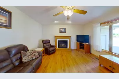 401 S Bruce Street S, Marshall, MN 56258 - Photo 9