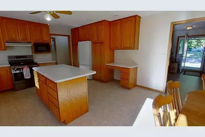 401 S Bruce Street S, Marshall, MN 56258 - Photo 11