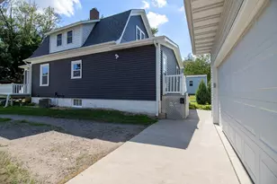 103 E 4th St, Hanska, MN 56041 - Photo 39