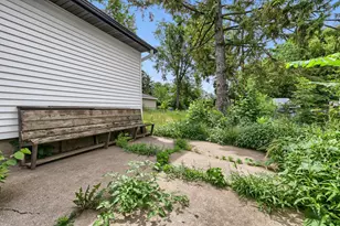 1024 Geranium Ave E, Saint Paul, MN 55106 - Photo 3
