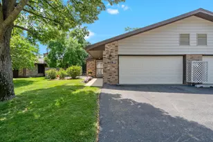 1221 Archer Ln N, Plymouth, MN 55447 - Photo 33