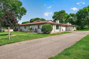 8500 S Maplebrook Cir, Brooklyn Park, MN 55445 - Photo 3