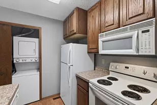 8500 S Maplebrook Cir, Brooklyn Park, MN 55445 - Photo 15