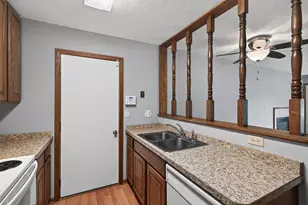 8500 S Maplebrook Cir, Brooklyn Park, MN 55445 - Photo 13