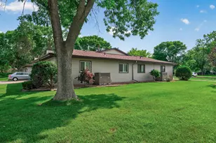 8500 S Maplebrook Cir, Brooklyn Park, MN 55445 - Photo 27