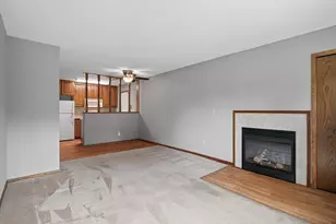8500 S Maplebrook Cir, Brooklyn Park, MN 55445 - Photo 5