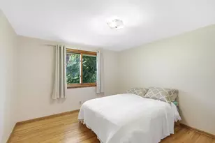 2340 Skyline Dr, Bloomington, MN 55425 - Photo 21