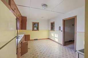 202 Olcott Ave, Coleraine, MN 55722 - Photo 9