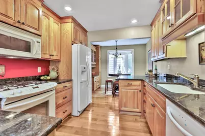 8264 Kingslee Road, Bloomington, MN 55438 - Photo 9