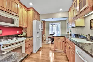 8264 Kingslee Rd, Bloomington, MN 55438 - Photo 9