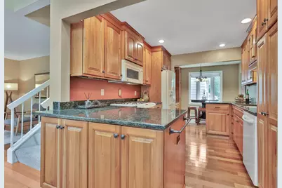 8264 Kingslee Road, Bloomington, MN 55438 - Photo 9
