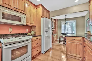 8264 Kingslee Rd, Bloomington, MN 55438 - Photo 7