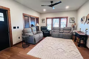 803 S Pine St, Caledonia, MN 55921 - Photo 27