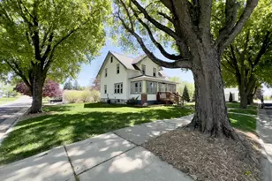 803 S Pine St, Caledonia, MN 55921 - Photo 1
