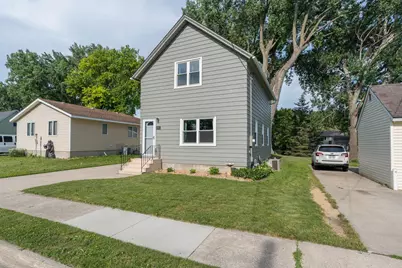 1041 Quincy Street, North Mankato, MN 56003 - Photo 3