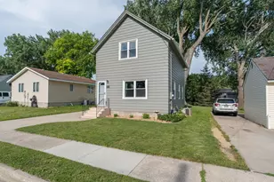1041 Quincy St, North Mankato, MN 56003 - Photo 3