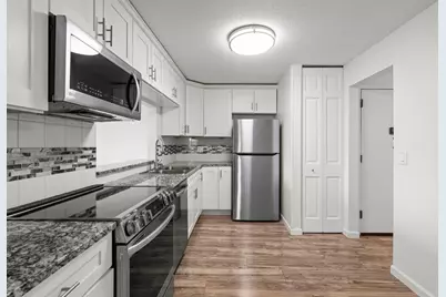 10411 Cedar Lake Road #419, Minnetonka, MN 55305 - Photo 9