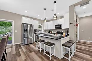 915 N Basswood Ave, Duluth, MN 55811 - Photo 3