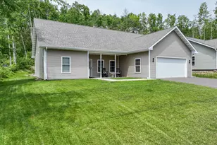 915 N Basswood Ave, Duluth, MN 55811 - Photo 1