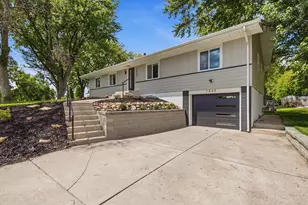 7840 Harold Ave, Golden Valley, MN 55427 - Photo 3