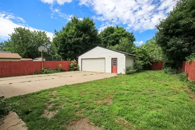 715 N Holcombe Avenue, Litchfield, MN 55355 - Photo 15