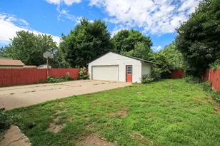 715 N Holcombe Ave, Litchfield, MN 55355 - Photo 15
