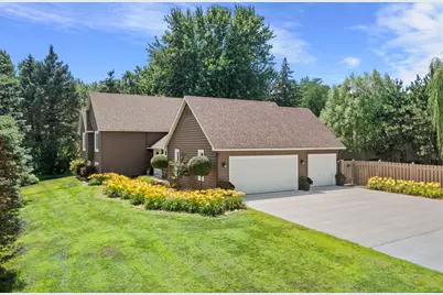 9040 E Sunrise Circle, Eden Prairie, MN 55347 - Photo 3